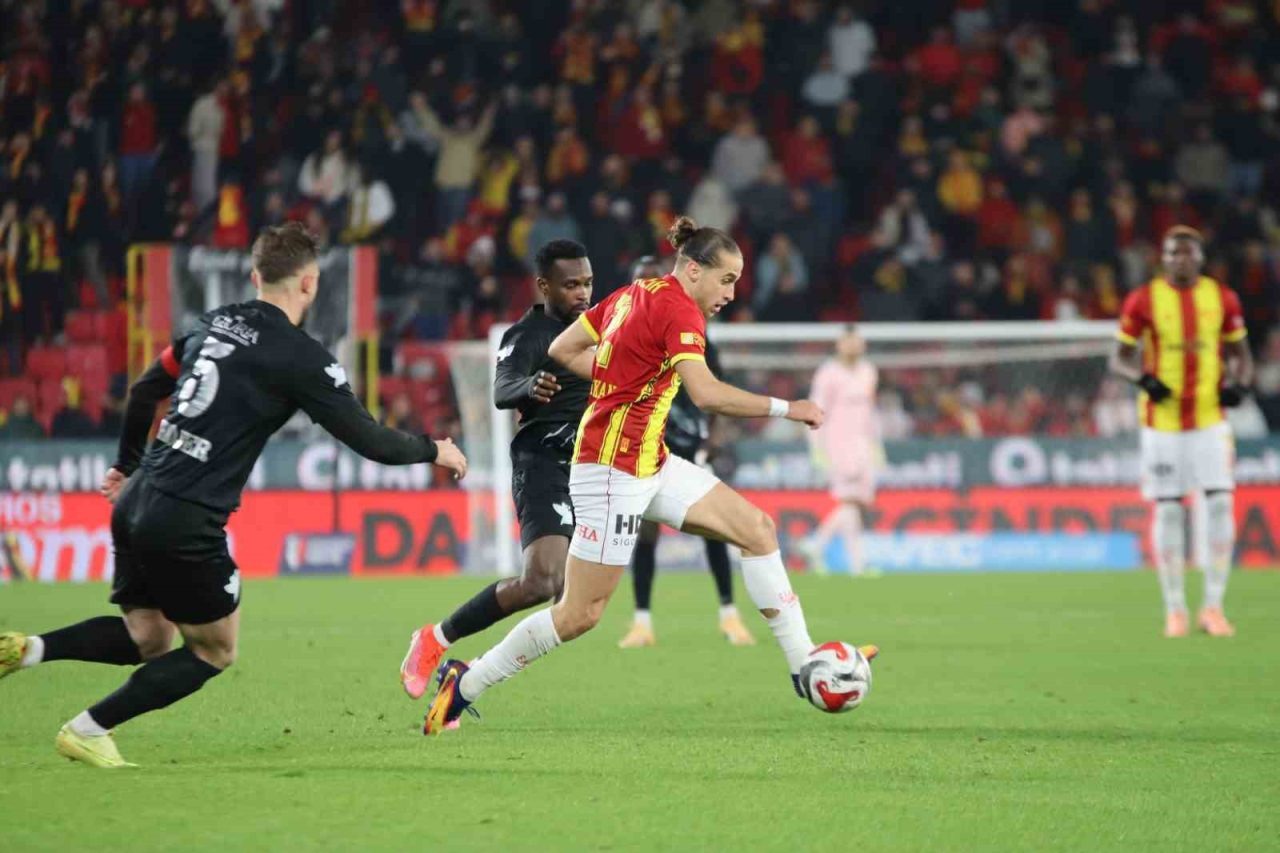Trendyol Süper Lig’in 18. haftasında Göztepe, sahasında karşılaştığı Çaykur Rizespor’u