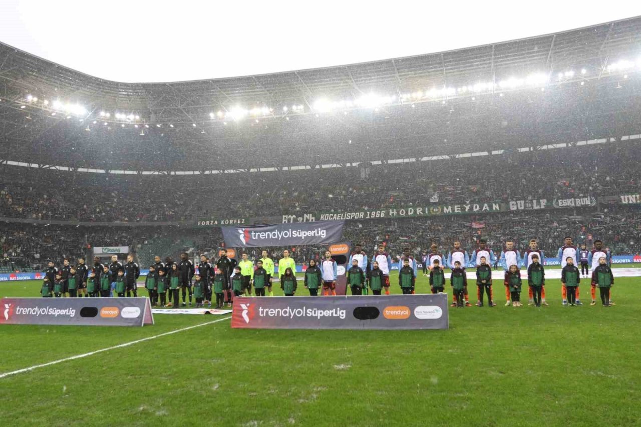 Trendyol Süper Lig’in 18. haftasında Kocaelispor evinde Trabzonspor ile mücadele