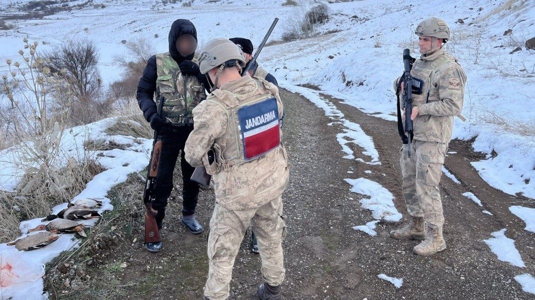 Tunceli İl Jandarma Komutanlığı tarafından yürütülen operasyonlarda kaçak avcılıkla mücadelede