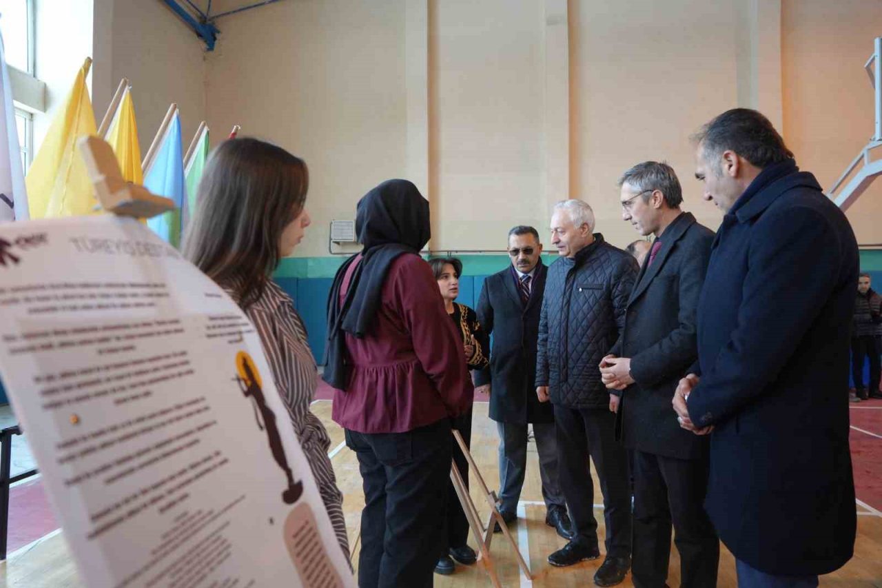 Bayburt Rekabet Kurumu Kız Anadolu Lisesi tarafından ’Türk Destanlarında Felsefi