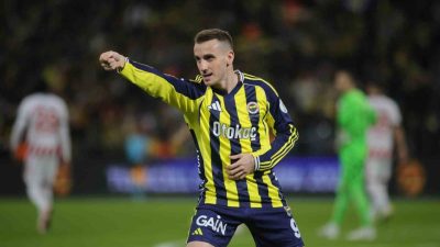 Turkcell Süper Kupa yarı finalinde Fenerbahçe ile Samsunspor karşılaşıyor. Müsabakanın