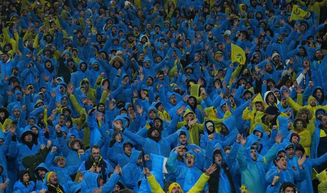 Galatasaray ile Fenerbahçe arasında Atatürk Olimpiyat Stadyumu’nda oynanan Turkcell Süper