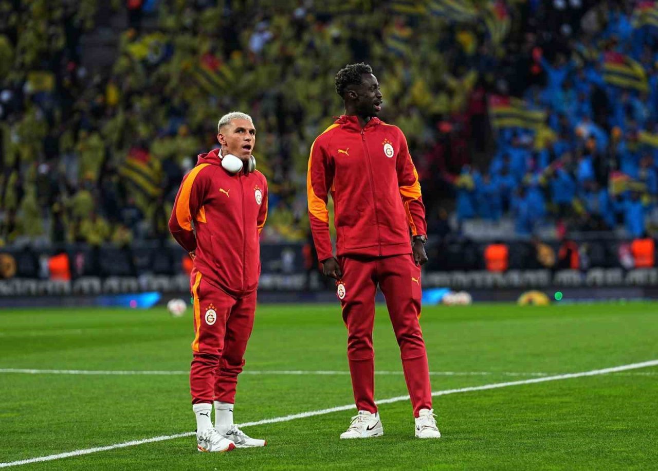 Turkcell Süper Kupa finalinde Galatasaray ile Fenerbahçe, Atatürk Olimpiyat Stadyumu’nda