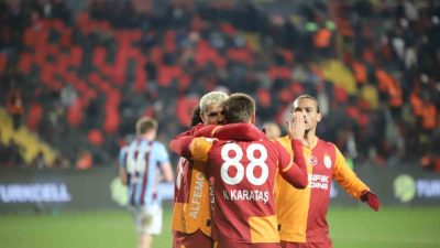 Galatasaray, Turkcell Süper Kupa yarı finalinde Trabzonspor’u 4-1 mağlup ederek