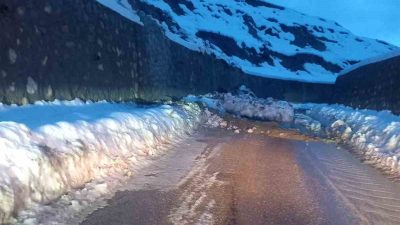 Sinop’un Türkeli ilçesinde meydana gelen heyelan nedeniyle Düzler-Celaller grup yolu