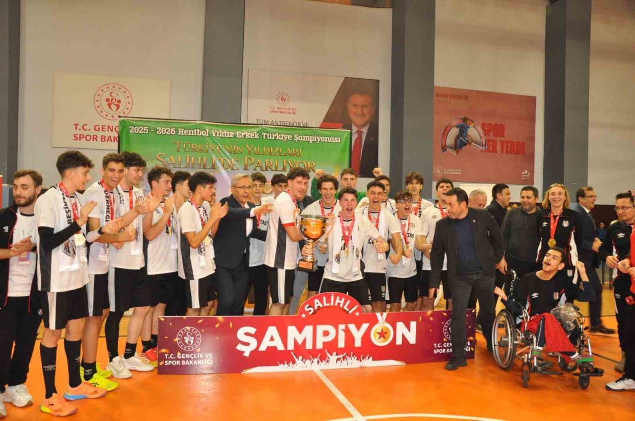 Manisa’nın Salihli ilçesinde düzenlenen Hentbol Yıldız Erkekler Türkiye Şampiyonası’nda şampiyon