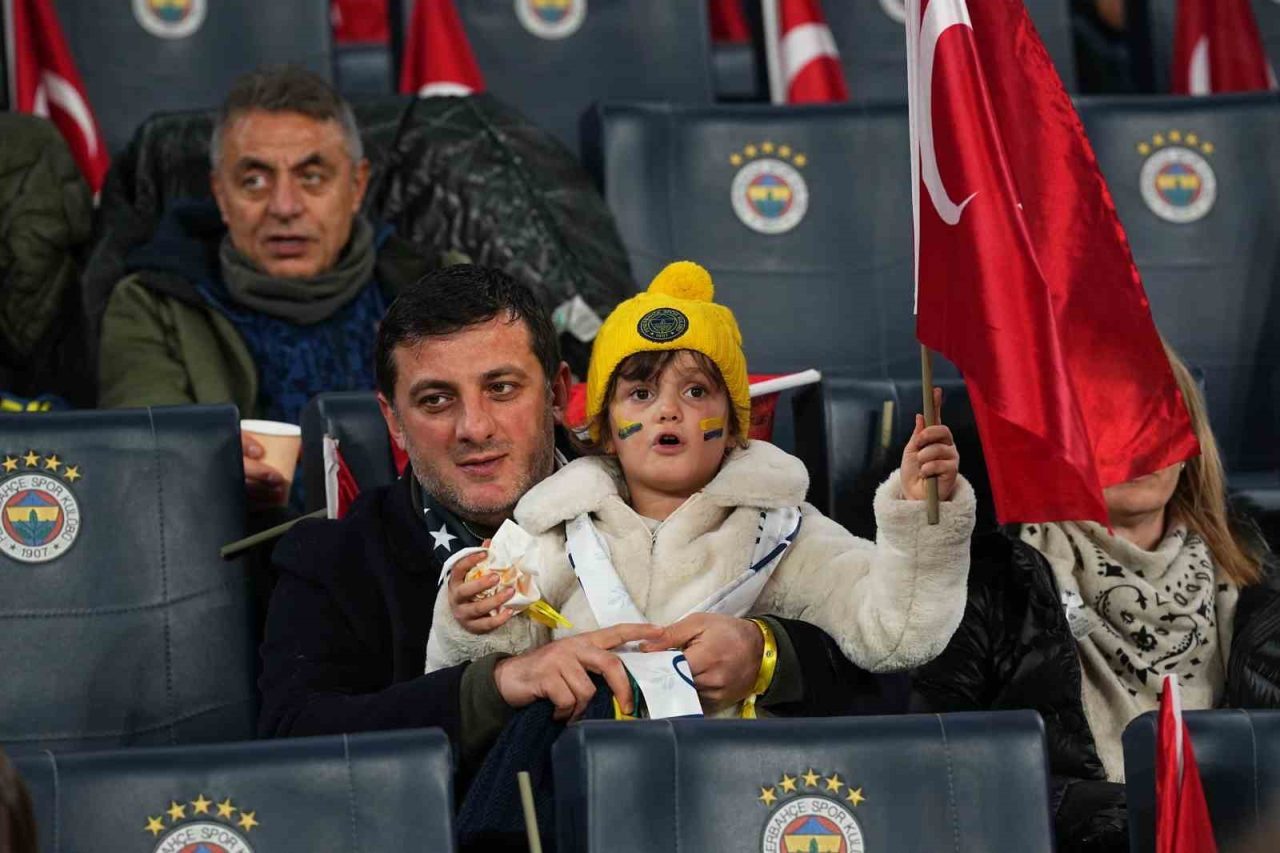 UEFA Avrupa Ligi 7. hafta maçında Fenerbahçe, sahasında İngiliz ekibi