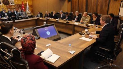 Erzincan Valisi Hamza Aydoğdu başkanlığında, vali yardımcıları ve birim amirlerinin