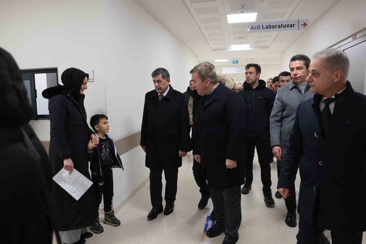 Erzincan Valisi Hamza Aydoğdu, yılbaşı gecesi Mengücek Gazi Eğitim ve