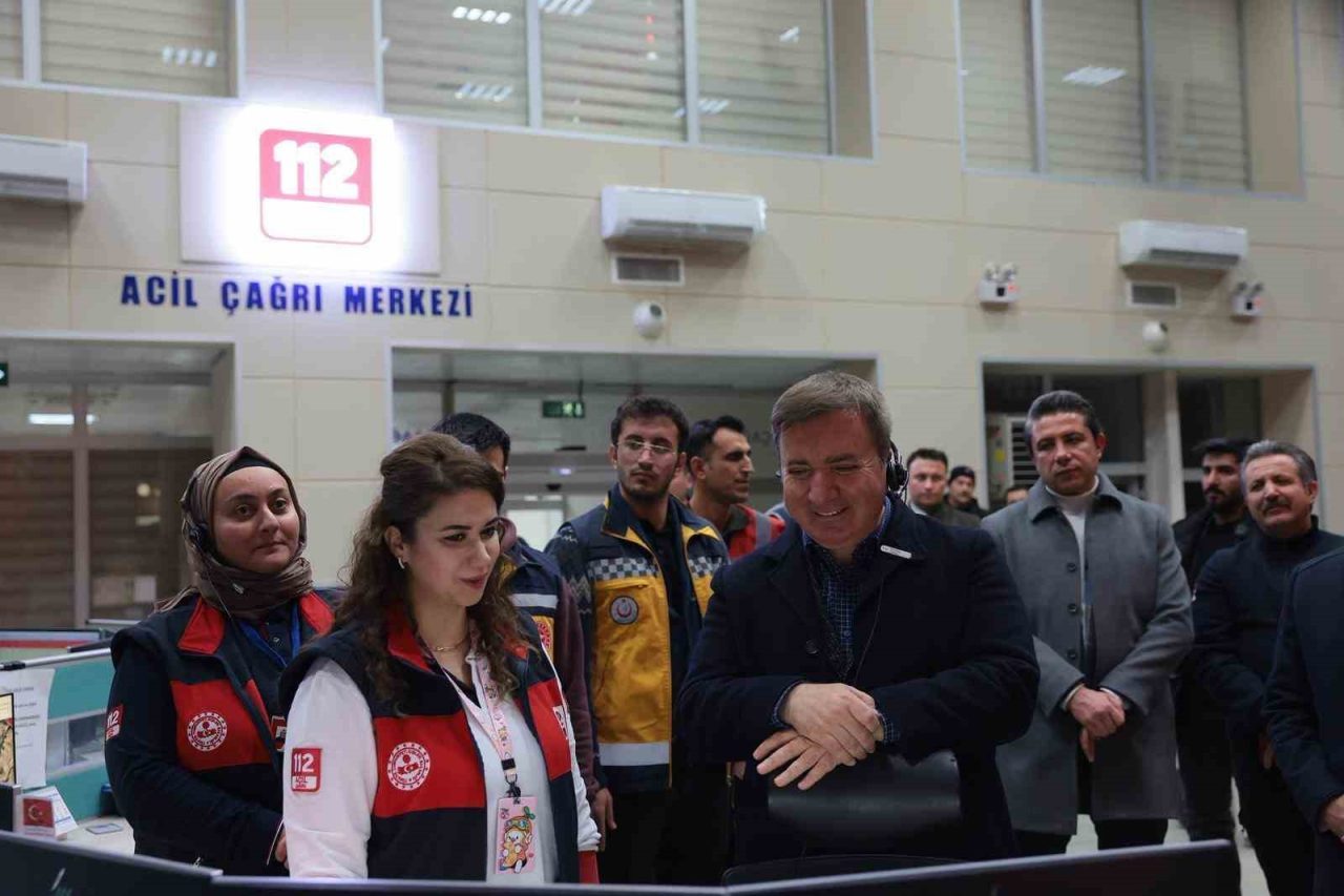 Erzincan Valisi Hamza Aydoğdu, 112 Acil Çağrı Merkezi’ni ziyaret ederek