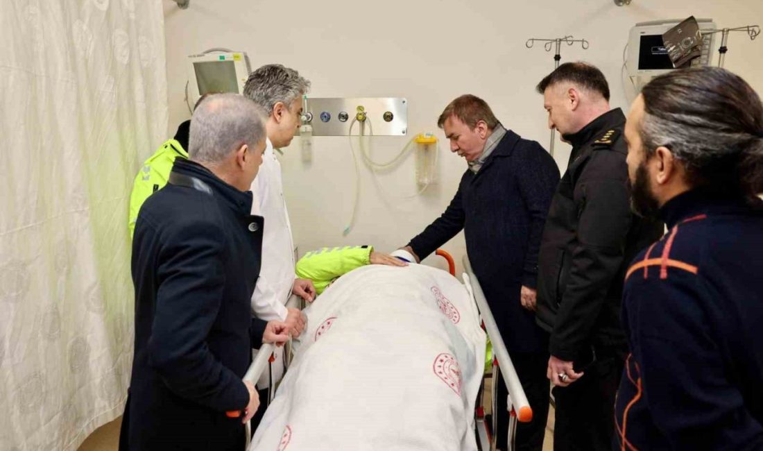 Erzincan Valisi Hamza Aydoğdu, görev esnasında geçirdikleri trafik kazasında yaralanan