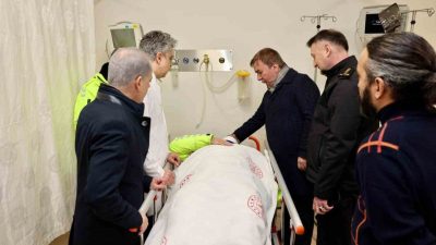 Erzincan Valisi Hamza Aydoğdu, görev esnasında geçirdikleri trafik kazasında yaralanan