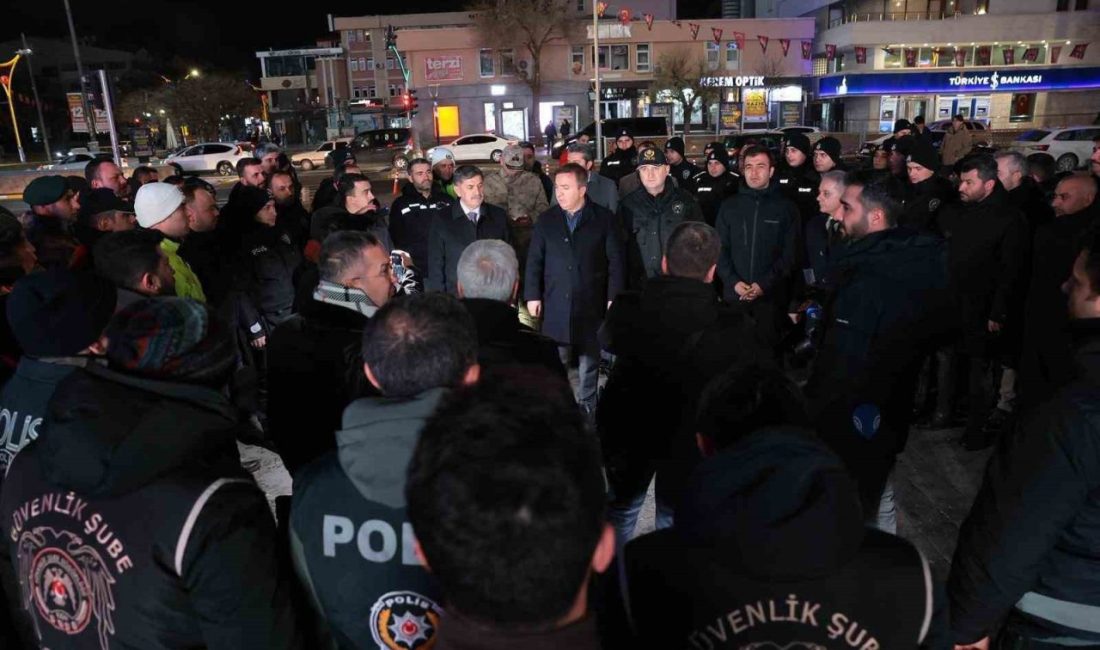 Erzincan Valisi Hamza Aydoğdu, Dörtyol Meydanı’nda görev yapan emniyet personelini