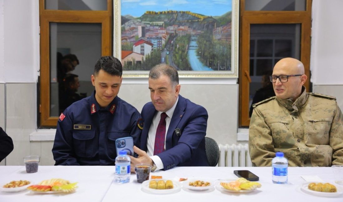 Bayburt Valisi Mustafa Eldivan, 2025 yılının son saatlerinde İl Jandarma