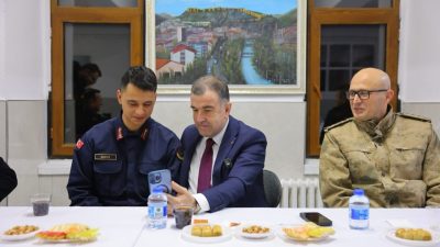 Bayburt Valisi Mustafa Eldivan, 2025 yılının son saatlerinde İl Jandarma
