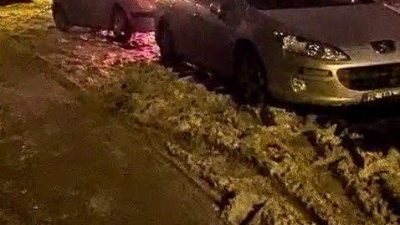 Erzurum’un Yakutiye ilçesinde park halindeki otomobil alev alev yandı. Ednilen