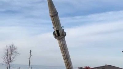 Rize’nin Pazar ilçesinde yeni caminin yapımı tamamlanınca eski caminin minaresi