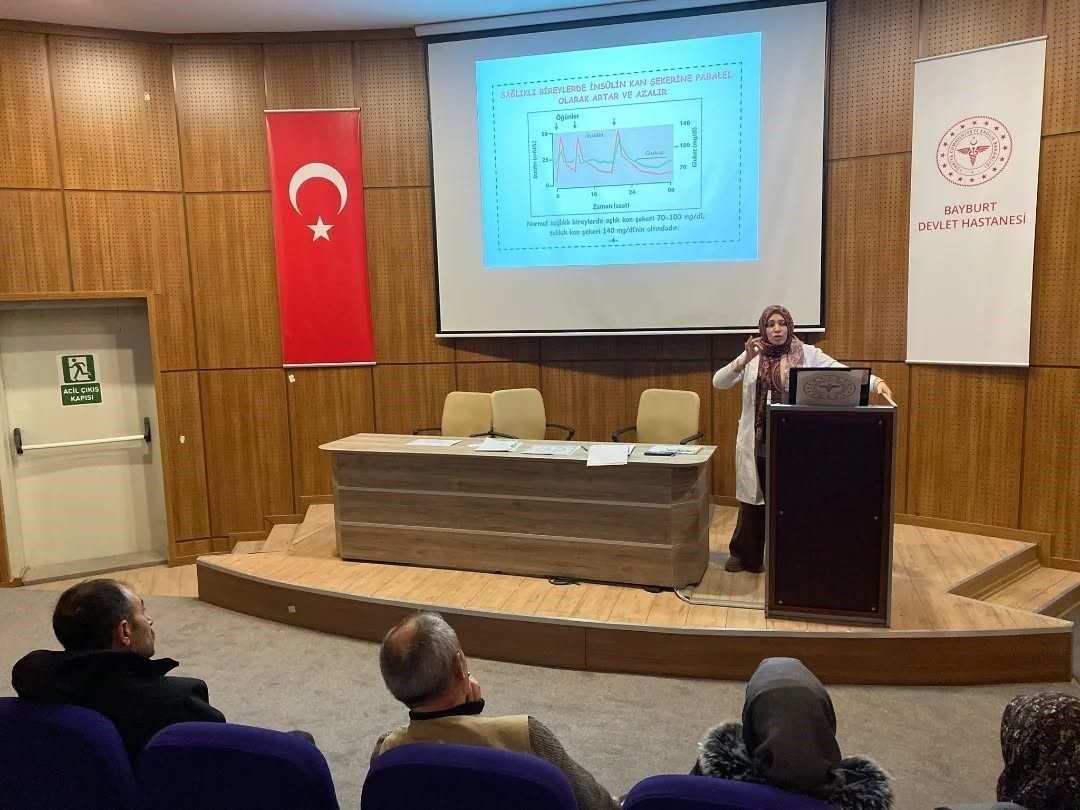 Yeni yılın ilk ayında düzenlenen diyabet okulu eğitimleri, diyabet hastaları