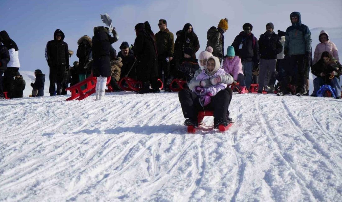 Sömestr tatilinin başlamasıyla birlikte Zigana Dağı’ndaki kayak merkezi yoğun ilgi
