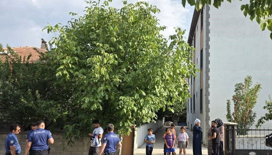 Erzincan’da apartmanın üçüncü katından düşerek ağır yaralanan 23 yaşındaki engelli