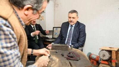 Erzurum’un Oltu ilçesinde yaklaşık 45 yıldır Oltu taşını binbir emekle