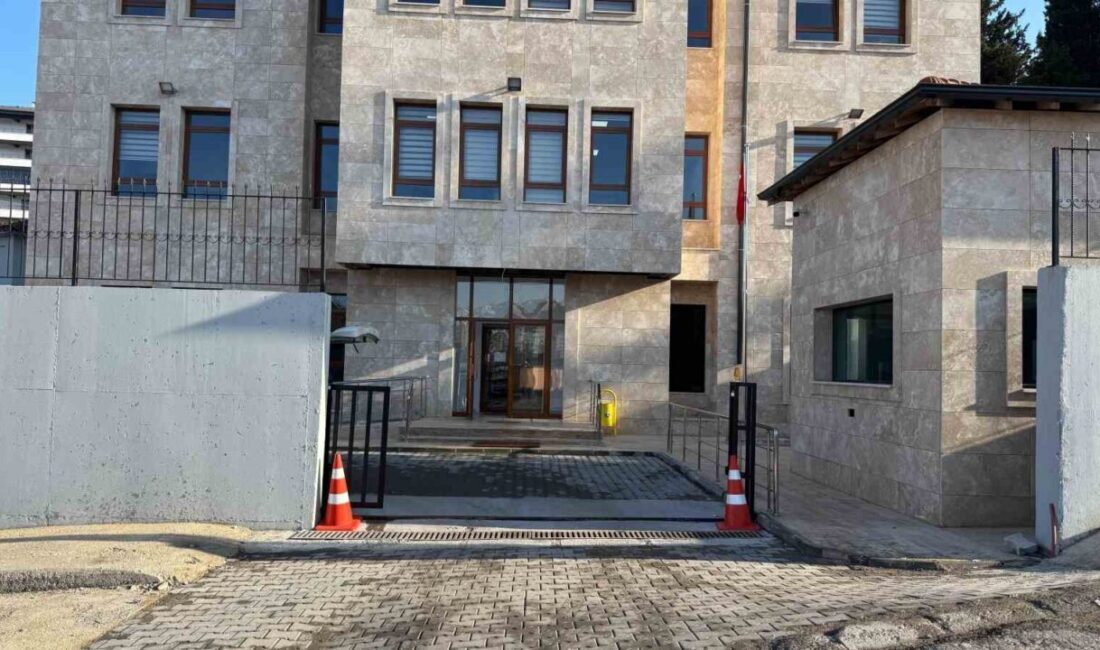Zonguldak’ın Alaplı ilçesinde Emniyet Asayiş ekiplerince durdurulan araçta uyuşturucuyla yakalanan