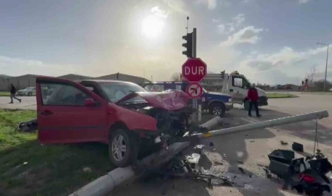 Amasya’da otomobil ile hafif ticari aracın çarpıştığı kazada 2 kişi