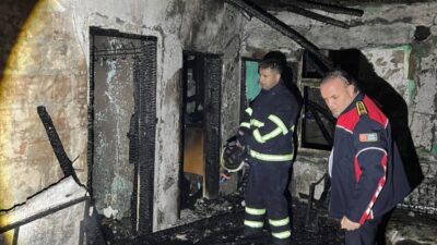 Amasya’nın Merzifon ilçesine bağlı bir köyde ahşap evde çıkan yangında