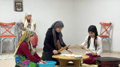 Şehit Oktay Altuntaş İlkokulunda sahnelenen ’Benim Kültürüm Benim Özüm’ adlı