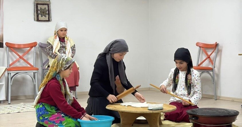 Şehit Oktay Altuntaş İlkokulunda sahnelenen ’Benim Kültürüm Benim Özüm’ adlı