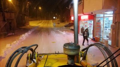 Aydıntepe ilçesinde etkili olan yoğun kar yağışı ve fırtına nedeniyle