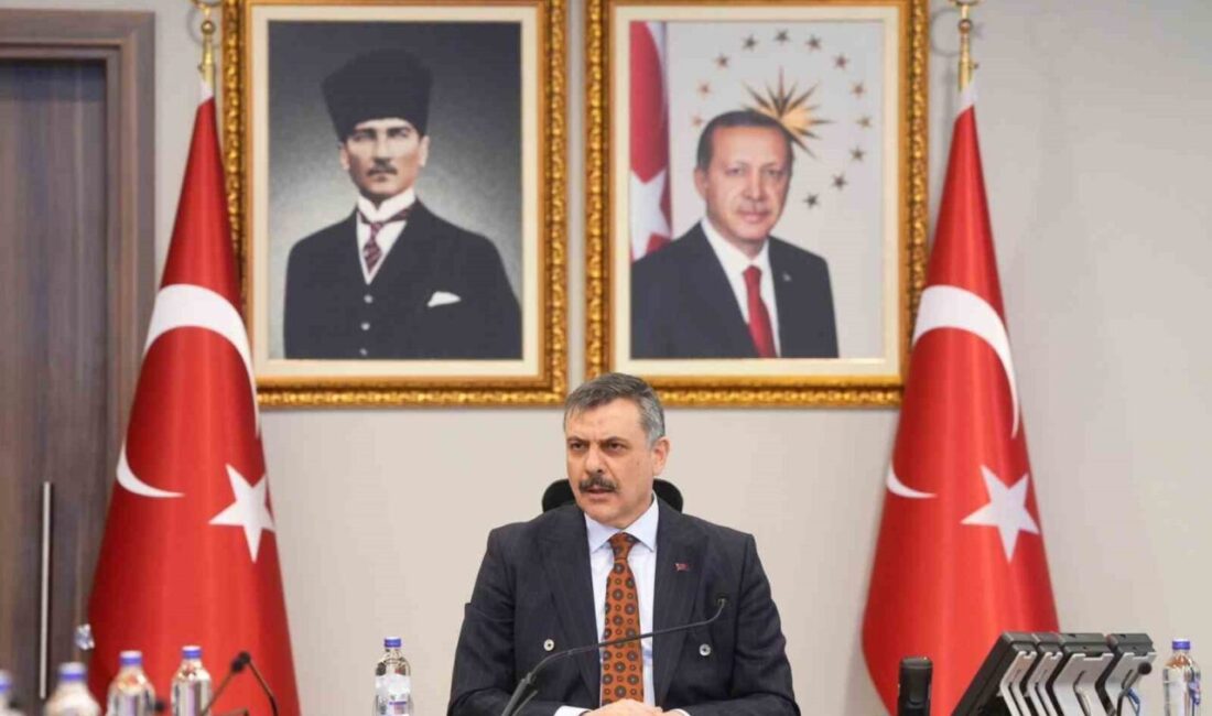 İçişleri Bakanı Mustafa Çiftçi, düzenlenen toplantıda birim amirleri ile bir