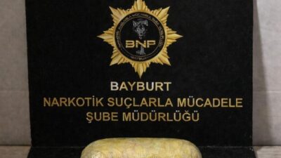 Bayburt’ta polis ekipleri tarafından bir araçta yapılan aramada 219 gram