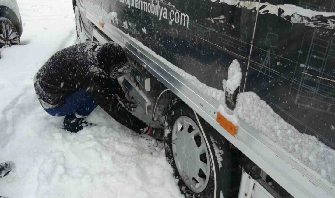 Bayburt’ta gece saatlerinde etkili olan yoğun kar yağışı nedeniyle bazı