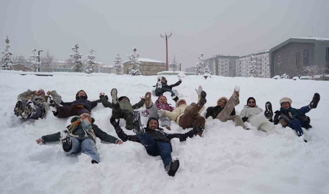 Anadolu turuna Van’dan başlayan Belçikalı turistler, yolculuklarının Erzurum durağında kışın