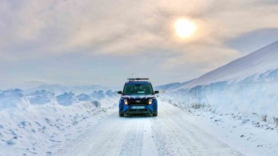 Jandarma Genel Komutanlığı, karla kaplanan Bayburt’ta, jandarma ekiplerinin zorlu kış