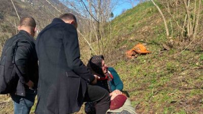 Trabzon’un Vakfıkebir ilçesinde cenazeye katılmak üzere yola çıkan vatandaşların dikkati,