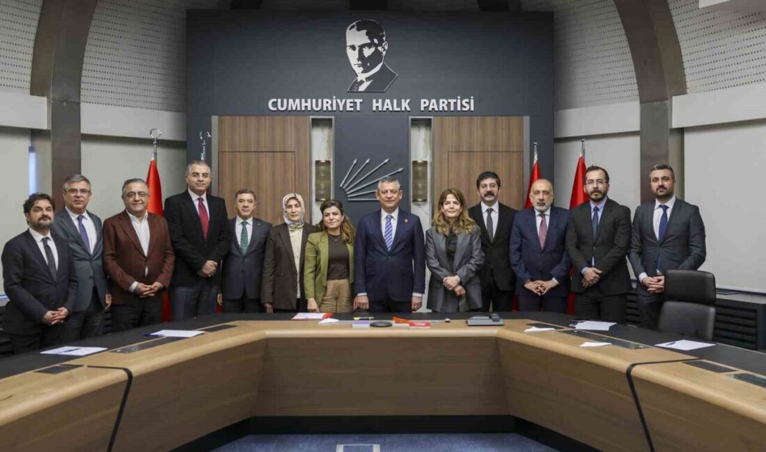 Cumhuriyet Halk Partisi (CHP) Genel Başkanı Özgür Özel, Diyarbakır Kent