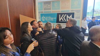 Gebze Belediye Başkanı Zinnur Büyükgöz’ün “Adam yerine koymayın” sözüyle gerilen