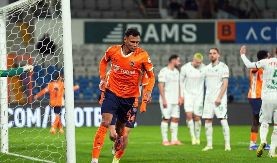 Başakşehirli futbolcu Davie Selke, Konyaspor karşısında attığı iki golle Süper