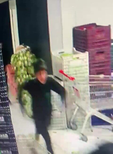 Kahramanmaraş’ın Elbistan ilçesinde meydana gelen deprem sırasında işçilerin panikle kaçışması