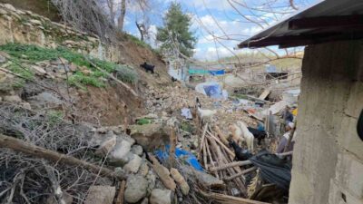 Hatay’da etkili aşırı yağışla birlikte Adem Göçer’e ait küçükbaş hayvan