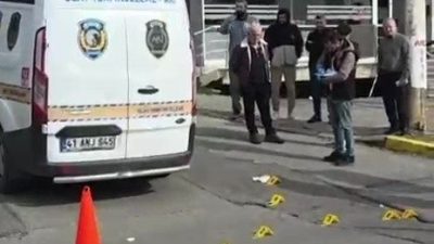 Kocaeli’nin Gebze ilçesinde bir diş polikliniğine otomobilden silahla ateş açıldı.