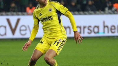 Fenerbahçe’nin Meksikalı oyuncusu Edson Alvarez, Kocaelispor maçında gördüğü sarı kartla