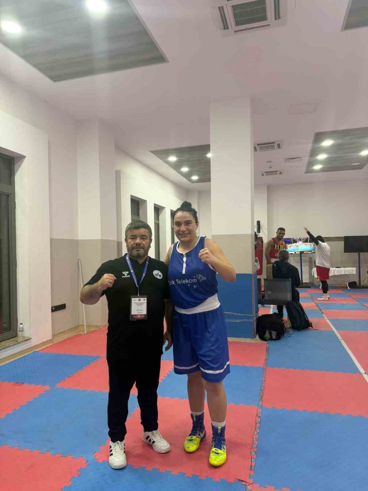 Büyükler Türkiye Boks Şampiyonası’nda Elazığlı sporcular iki gümüş madalya aldı.