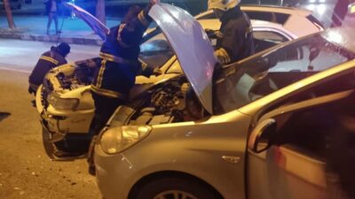 Erzincan’da 2 otomobilin çarpıştığı trafik kazasında maddi hasar oluştu. Cumhuriyet