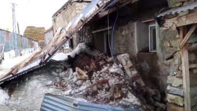 Erzincan’ın Otlukbeli ve Çayırlı ilçelerinde etkili olan fırtına, yerleşim yerlerinde