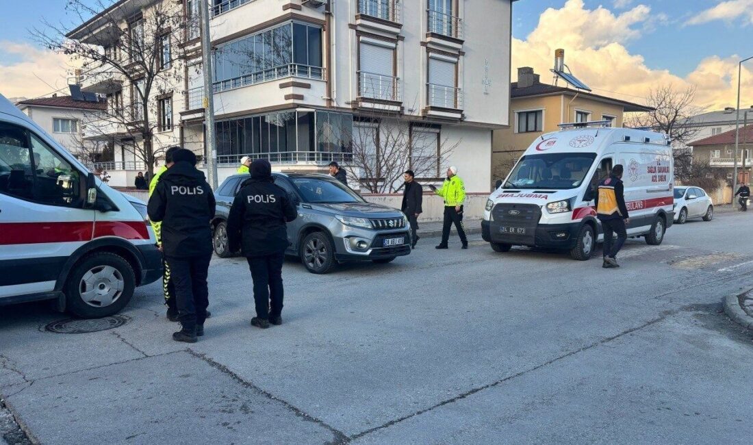 Erzincan’da iki otomobilin çarpışması sonucu meydana gelen trafik kazasında 2’i