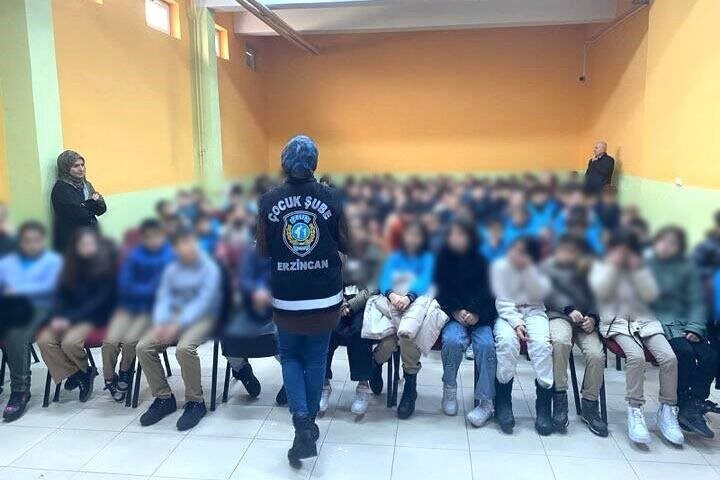 Erzincan Emniyet Müdürlüğü tarafından öğrencilere yönelik bilgilendirme faaliyeti gerçekleştirildi. Çocuk