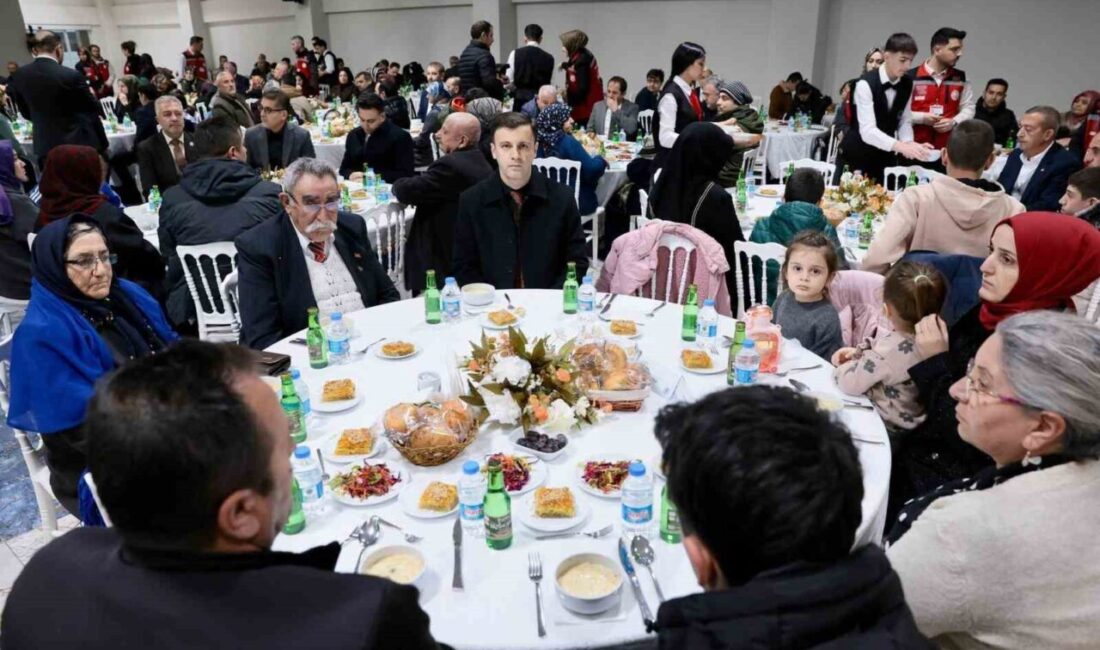 Erzincan Vali Yardımcısı Mehmet Emre Canpolat, şehit aileleri ve gaziler